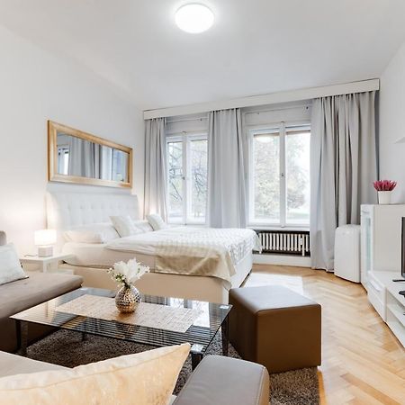 Exclusive Riverside Apartment In The Heart Of Прага Экстерьер фото