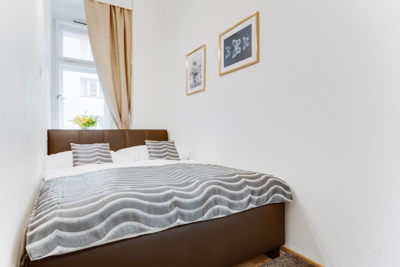 Exclusive Riverside Apartment In The Heart Of Прага Экстерьер фото