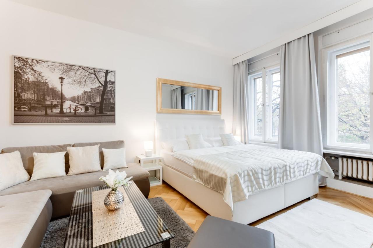 Exclusive Riverside Apartment In The Heart Of Прага Экстерьер фото