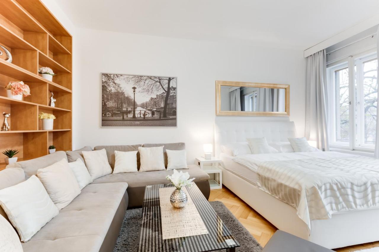 Exclusive Riverside Apartment In The Heart Of Прага Экстерьер фото