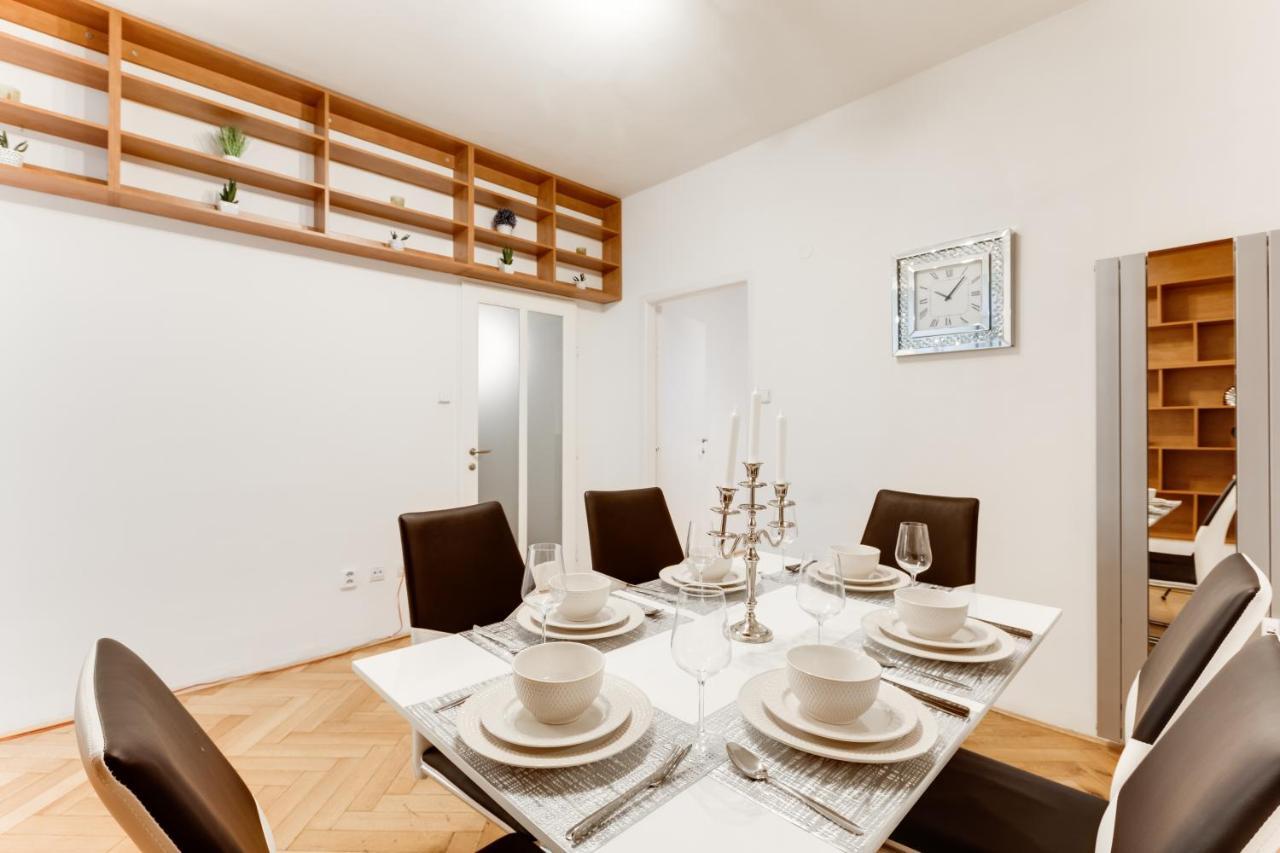 Exclusive Riverside Apartment In The Heart Of Прага Экстерьер фото